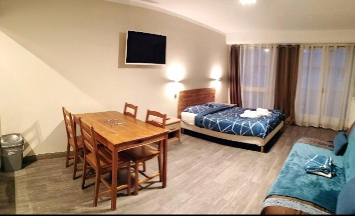 Appartements Boulevard Des Pyrenees Pau Bagian luar foto