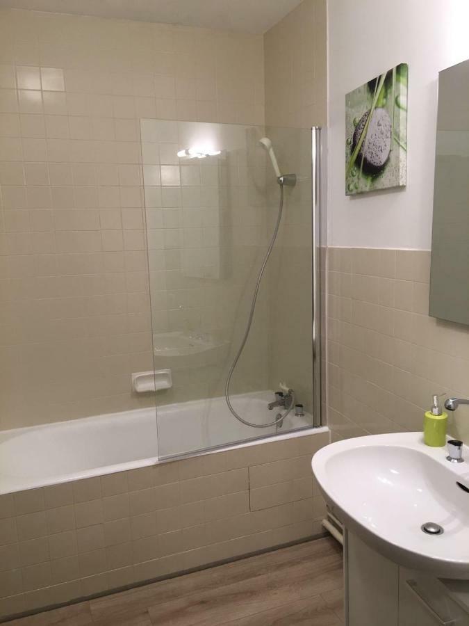Appartements Boulevard Des Pyrenees Pau Bagian luar foto