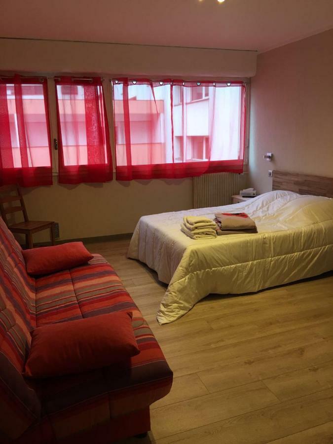 Appartements Boulevard Des Pyrenees Pau Bagian luar foto